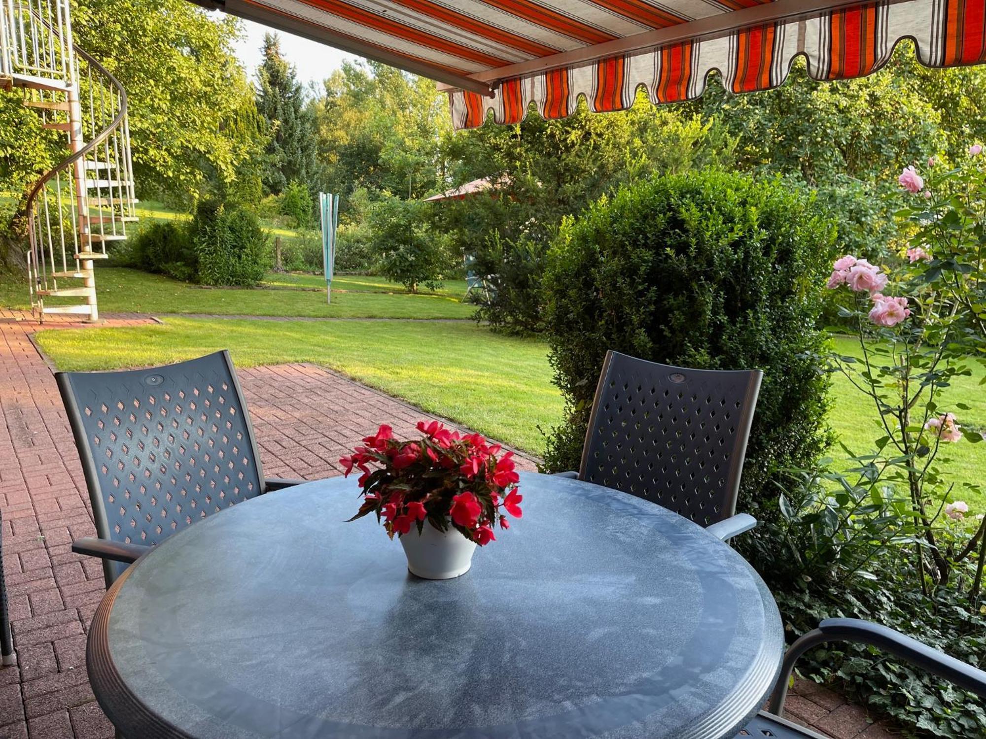 Apartment Mit Gartenblick *