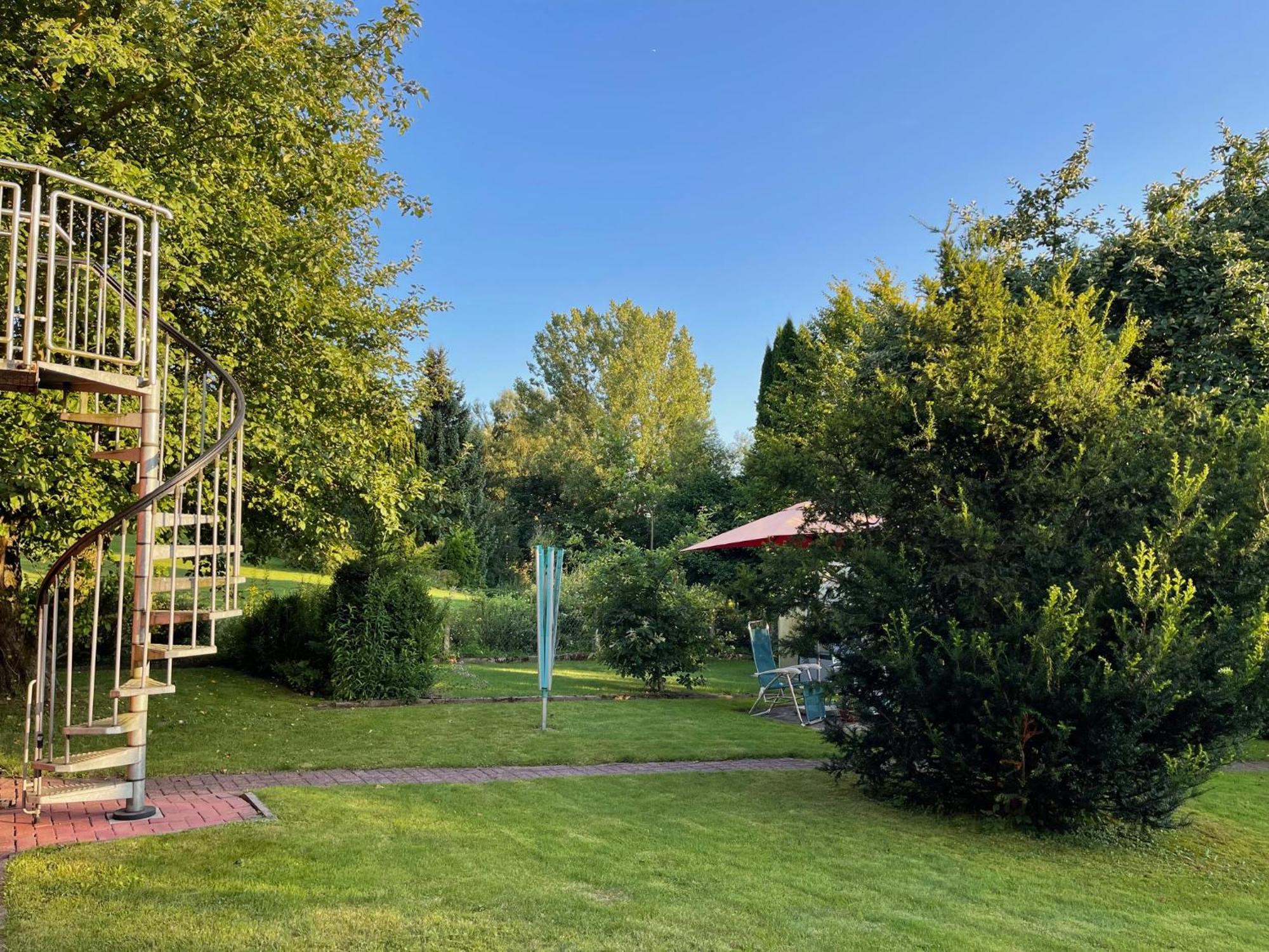 Apartment Mit Gartenblick *